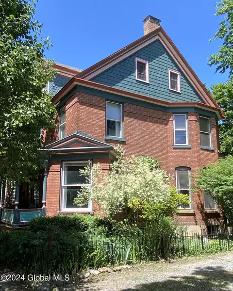 242 Nelson Ave, Saratoga Springs, NY 12866