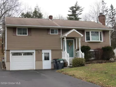 9 Ledger Ave, Waterford, NY 12188