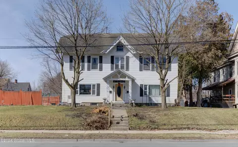 301 N Perry St, Johnstown, NY 12095