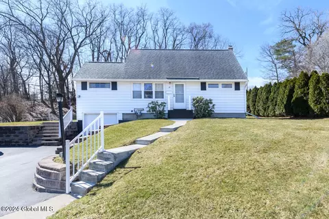 69 Hunting Rd, Albany, NY 12205