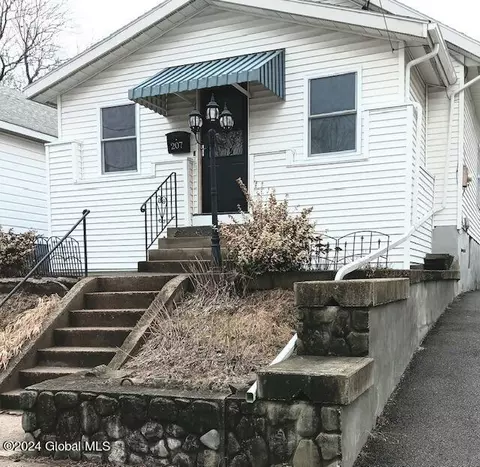 207 Edward St, Schenectady, NY 12304