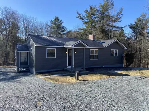 2281 Ny 2, Cropseyville, NY 12052