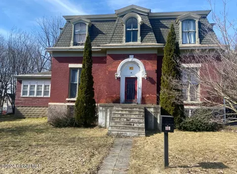 113 Bleecker St, Gloversville, NY 12078