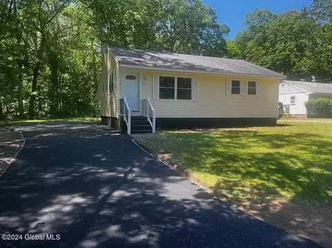 6129 Johnston Rd, Slingerlands, NY 12159