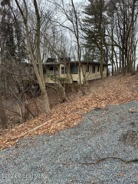 3 Summit St, Rensselaer, NY 12144