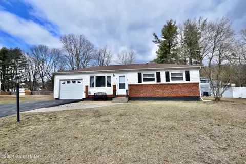 7 Margaret Dr, Ballston Spa, NY 12020