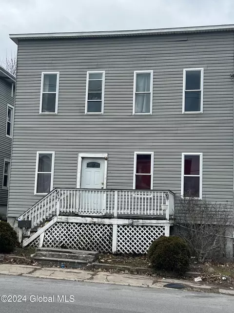 7 Reid St, Amsterdam, NY 12010