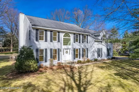 8 Mann Blvd, Halfmoon, NY 12065