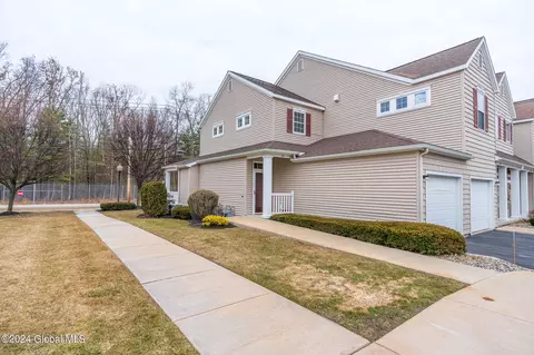24 Knollwood Holw, Ballston Spa, NY 12020