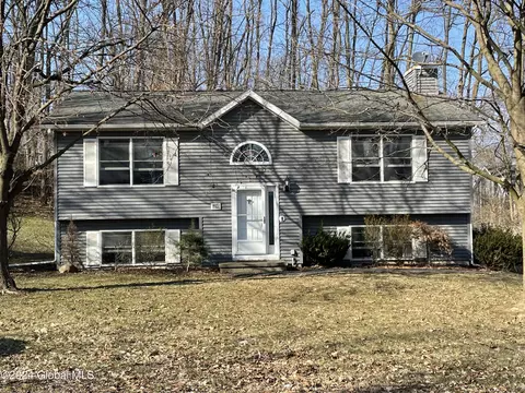 6 E Beacon St, Glens Falls, NY 12801