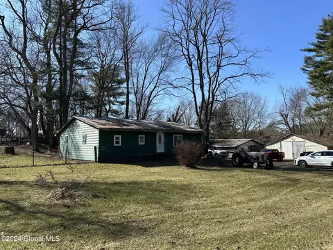 636 Lake Ave, Saratoga Springs, NY 12866