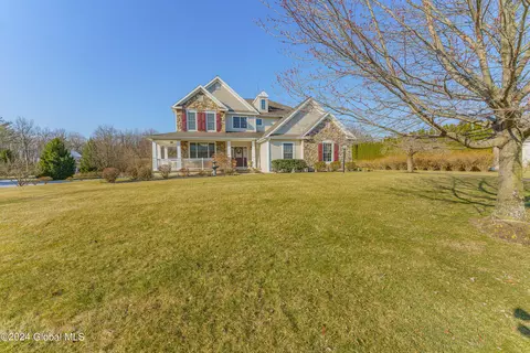 27 Liberty Way, Clifton Park, NY 12065