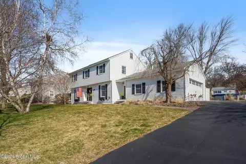 33 Heritage Pkwy, Glenville, NY 12302