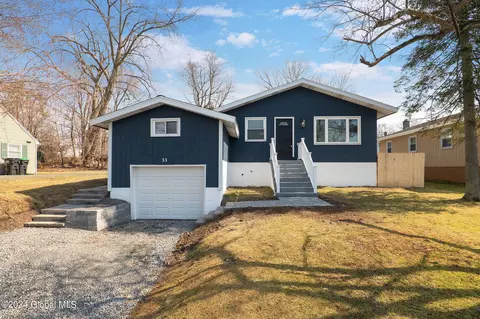 33 Bailey Ave, Latham, NY 12110