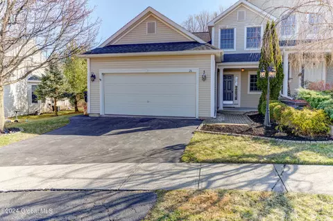 26 Lori Jean Pl, Troy, NY 12182