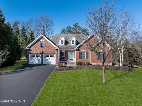 47 Brookhaven Ln, Glenmont, NY 12077