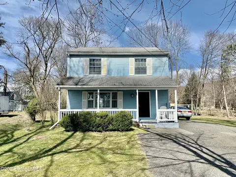 214 Ardmore St, Endicott, NY 13760