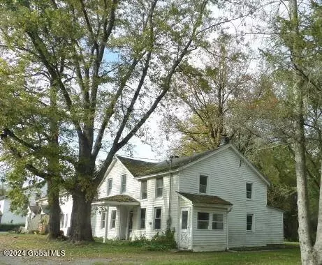 202 Mohawk Dr, Fort Johnson, NY 12070