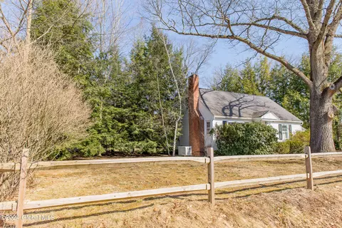 147 Willow Ln, Glenville, NY 12302 photo 3