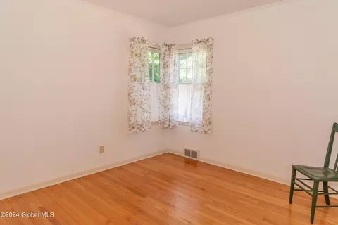 147 Willow Ln, Glenville, NY 12302 photo 14