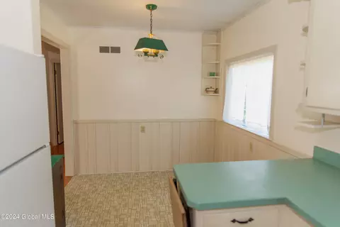 147 Willow Ln, Glenville, NY 12302 photo 8
