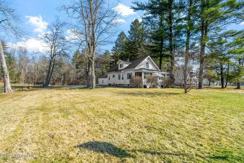 53 New Shaker Rd, Albany, NY 12205