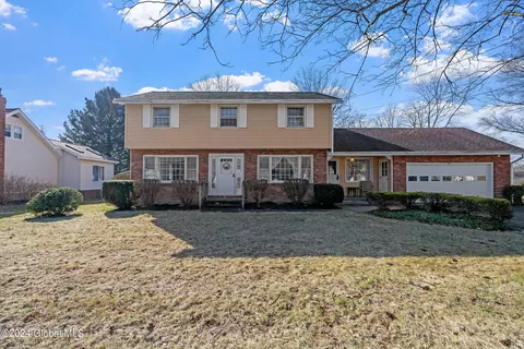 19 Rosemere Rd, Ballston Lake, NY 12019