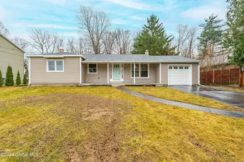 2754 Brookview Rd, Castleton On Hudson, NY 12033