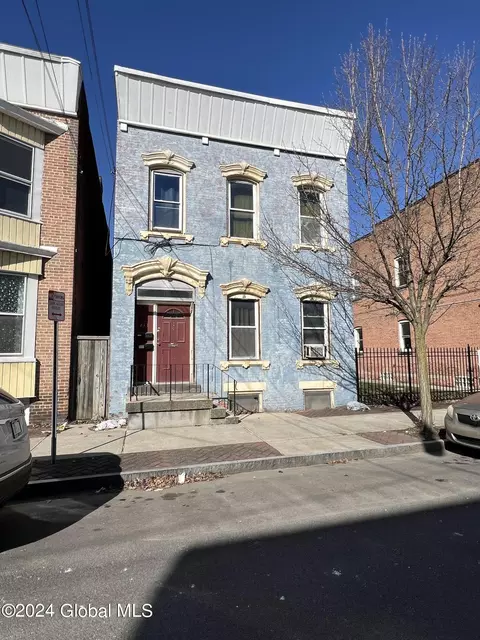 433 1st St, Troy, NY 12180
