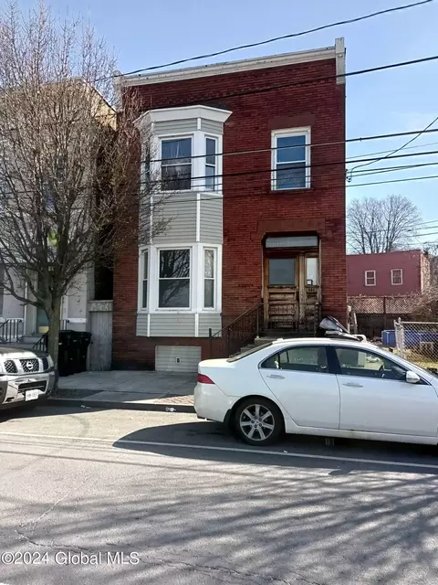 486 1st St, Troy, NY 12180