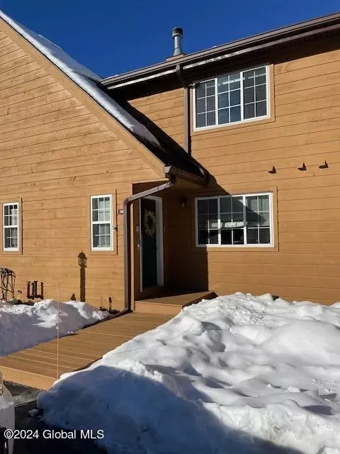 28 Balsam Crest Ln #B, Chestertown, NY 12817