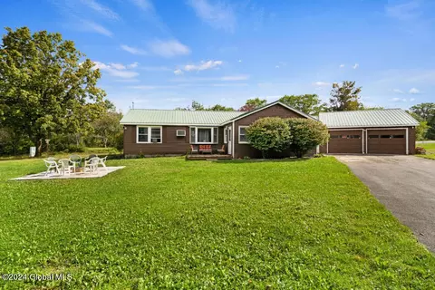 1481 Southside Dr, Oneonta, NY 13820