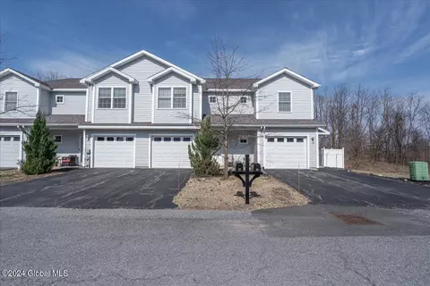 22 Cobblestone Ct, Schenectady, NY 12306