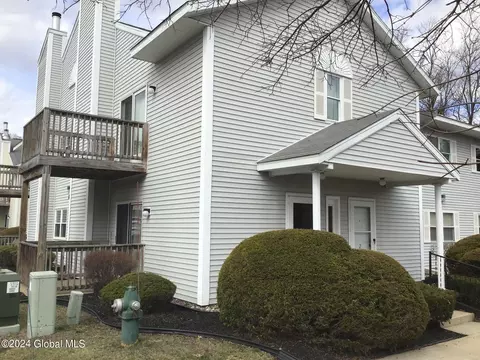 801 Greenwich Dr, Albany, NY 12203