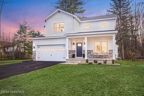 7 N Parkway Dr, Schenectady, NY 12303