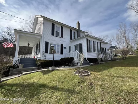 43 Queen St, Whitehall, NY 12887