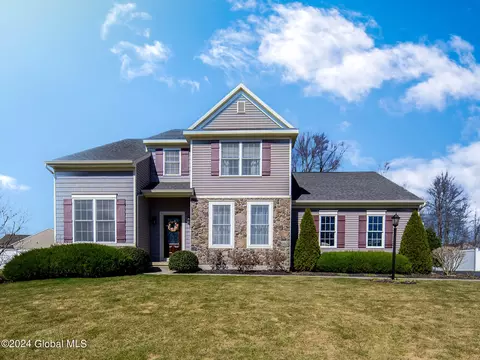 49 Chester Dr, Halfmoon, NY 12188