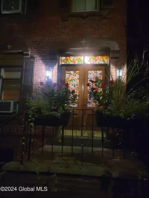 189 Hill St, Troy, NY 12180
