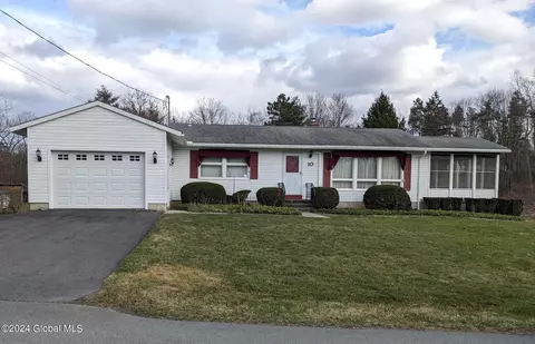 10 Walter Rd, Troy, NY 12180