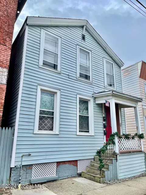 20 Paine St, Green Island, NY 12183