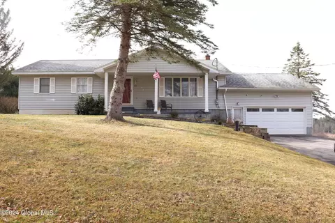 293 Old State Rd, Johnstown, NY 12095