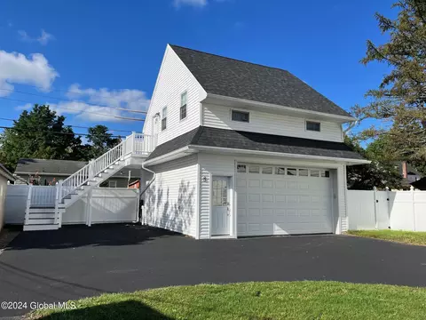 8 Bogardus Rd, Albany, NY 12208