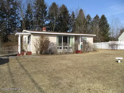 21 June Dr, Queensbury, NY 12804