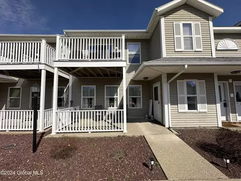 109 Cambridge Manor Dr, Scotia, NY 12302