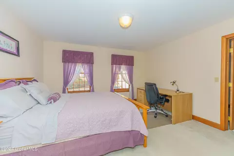 Bedroom - 41 Oak Tree Ln, Niskayuna, NY 12309 photo 6 of 7