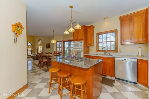 Kitchen - 41 Oak Tree Ln, Niskayuna, NY 12309 photo 1 of 4