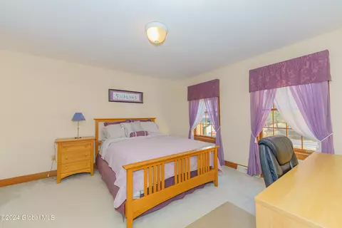 Bedroom - 41 Oak Tree Ln, Niskayuna, NY 12309 photo 7 of 7