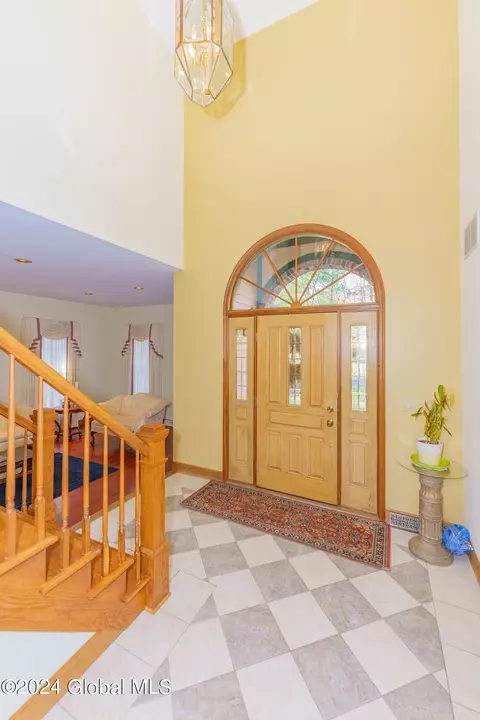 Entry Way - 41 Oak Tree Ln, Niskayuna, NY 12309 photo 1 of 3