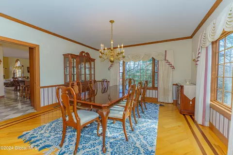 Dining - 41 Oak Tree Ln, Niskayuna, NY 12309 photo 2 of 7