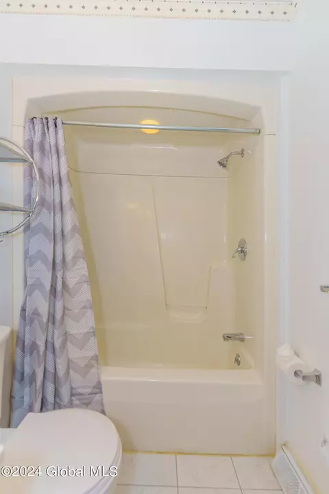 Bath - 41 Oak Tree Ln, Niskayuna, NY 12309 photo 5 of 5